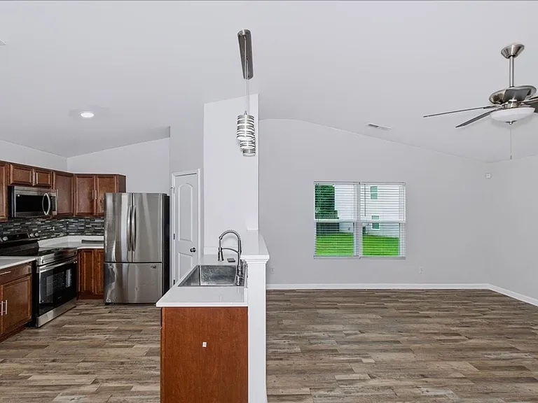 1715 Cheryl Ln — Photo 6