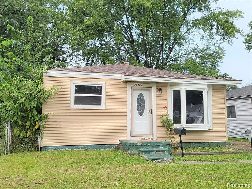 3 bed, 971 sqft, $1,350 — Photo 1