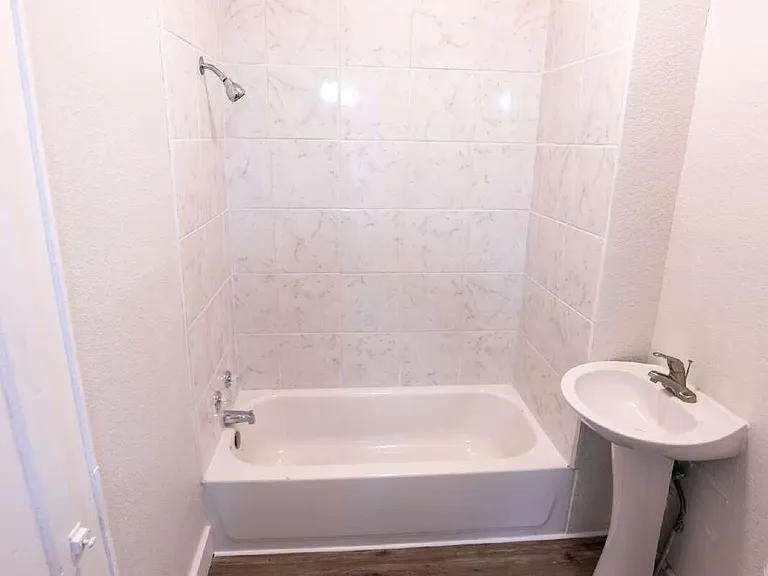 1525 Proctor Ave — Photo 12