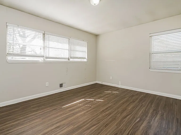 640 Oakdale Dr — Photo 4