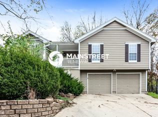 1475 NW Yankee Dr, Blue Springs, MO 64015