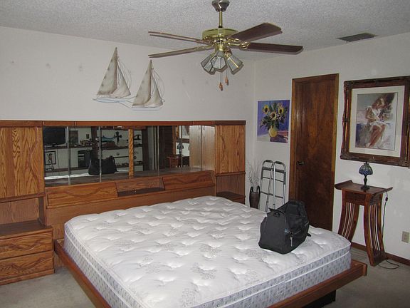 3rd image of 7201 N Park Cres