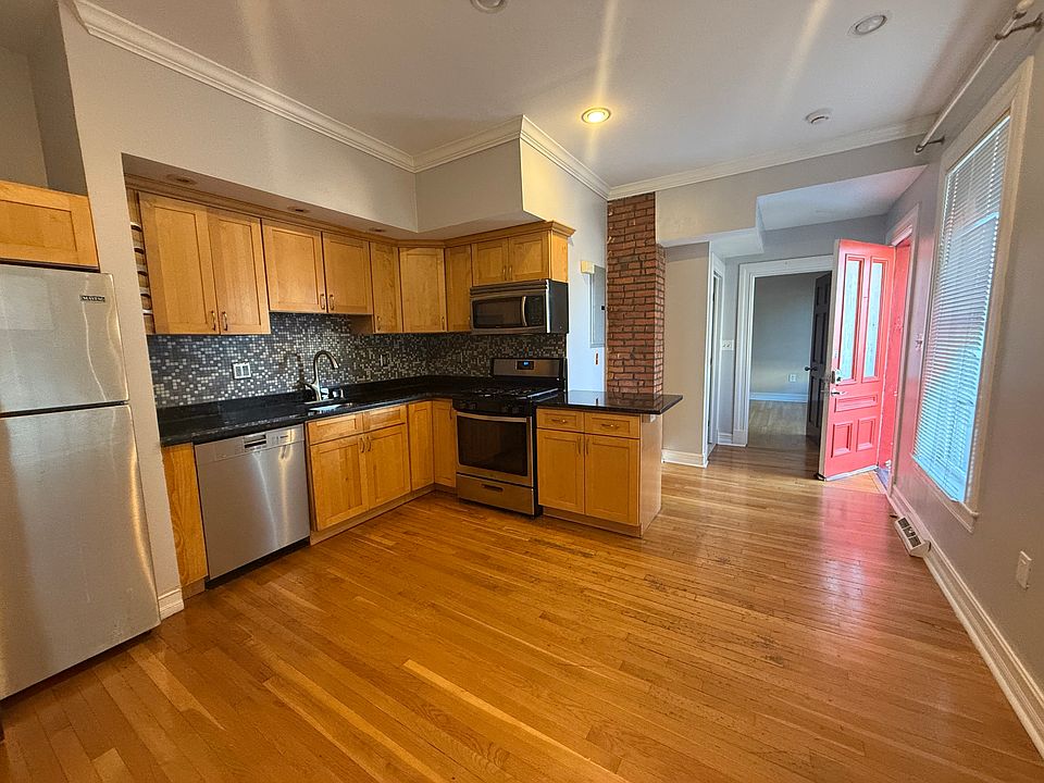 1st image of 15 Phipps St APT 1
