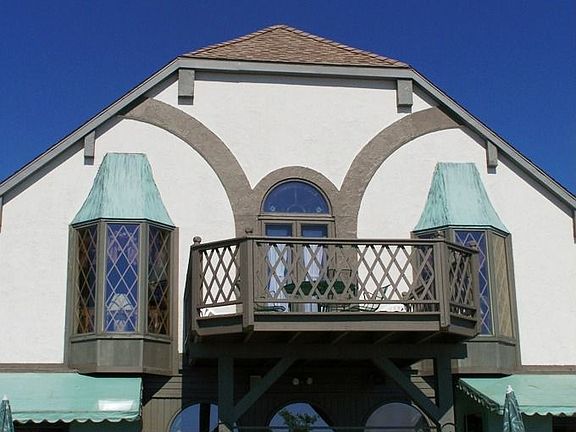 Back of 2nd floor overlooking Lake