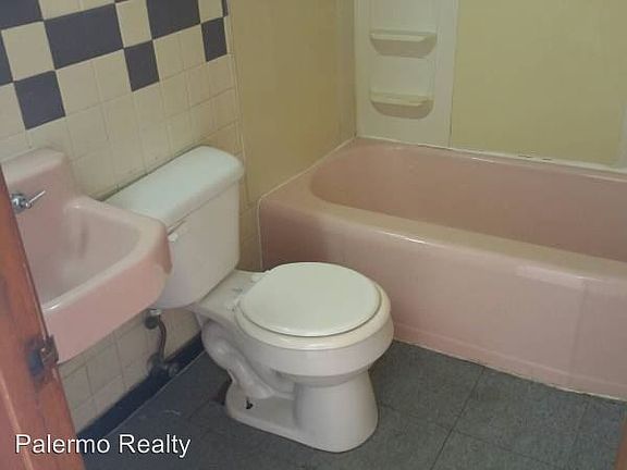 4th image of 410 W 8th St APT 7