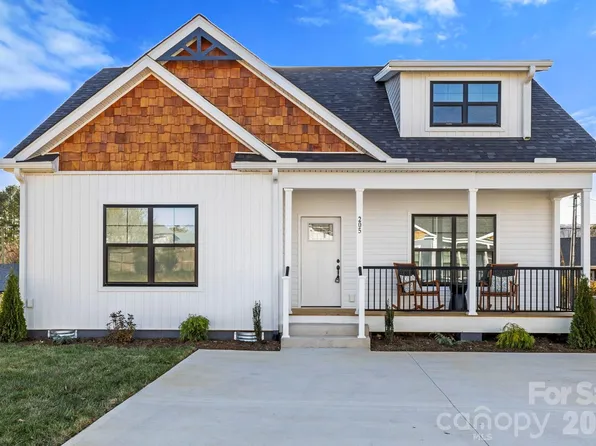 205 Southern Charm Rd, Arden, NC 28704