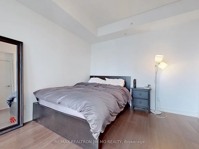 199 Richmond St W #2105 — Photo 17