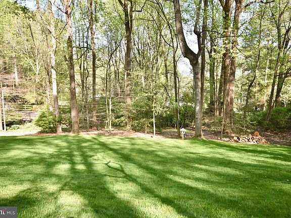 3rd image of 7269 Mill Run Dr