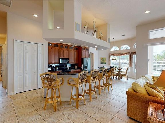 5th image of 5335 SW 11th Ct