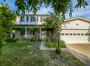 29322 E Nottingham Cir, Warren, MI 48092