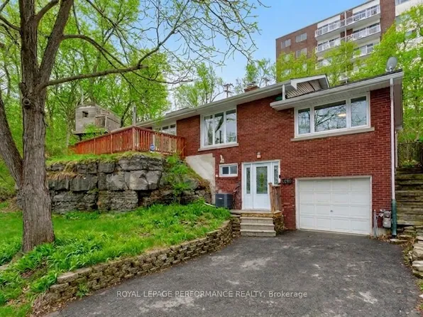 1430 Edgecliffe Ave, Ottawa, ON K1Z 8G1