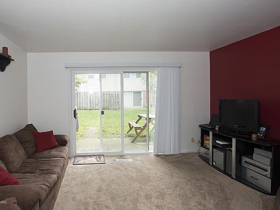 3rd image of 3563 Kenbrooke Ct