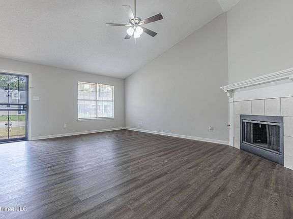3rd image of 2627 Waverly Dr