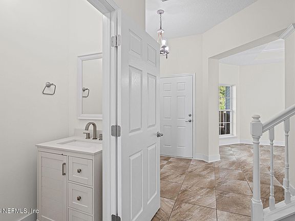 4th image of 620 HOWLAND Drive