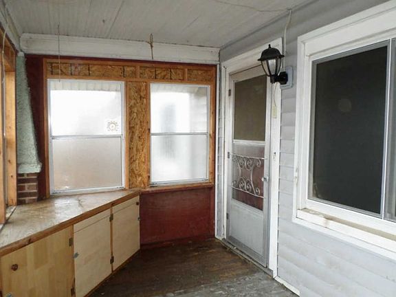 4th image of 908 Washington Ave