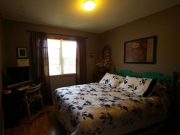 3rd image of 90 Deanna Dr