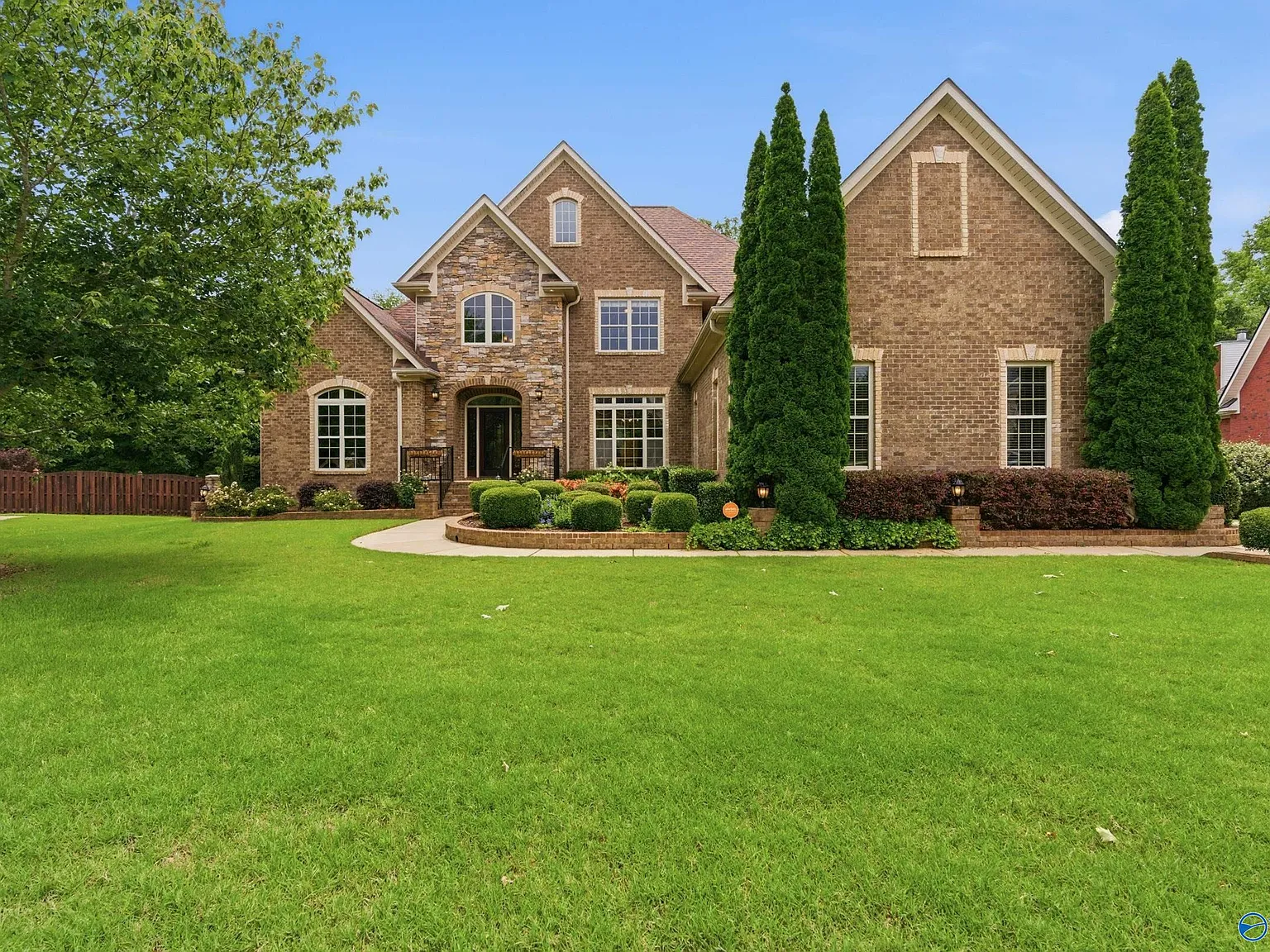 4 bed, 4.5 bath, 4671 sqft, $4,300 — Photo 2