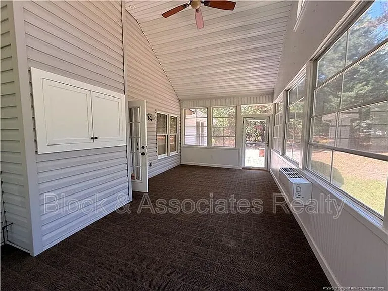 995 Greenbriar Dr — Photo 17