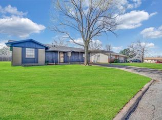227 Hoover Cir, Elk City, OK 73644