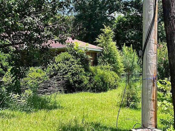 3rd image of 501 Whitehead Dr