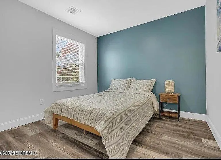 1143 Roe Ave — Photo 18