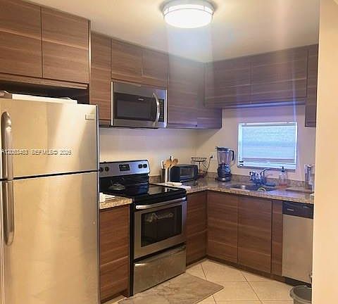 4th image of 361 S Hollybrook Dr APT 104