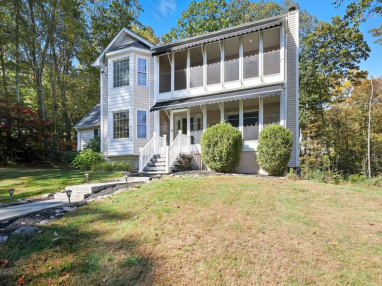 121 W Wakefield Blvd — Photo 3