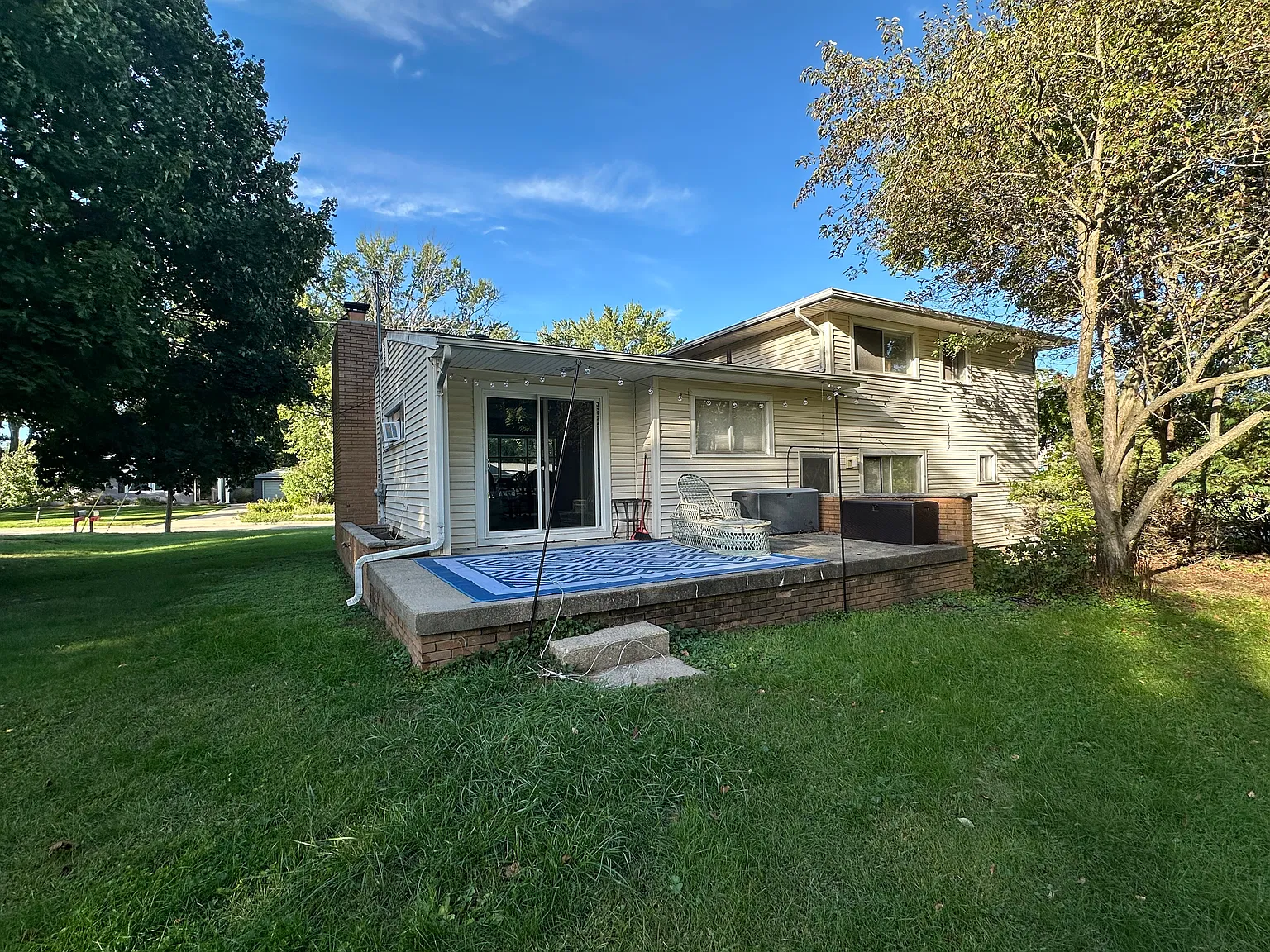 3 bed, 1.5 bath, 1478 sqft, $1,350 — Photo 2