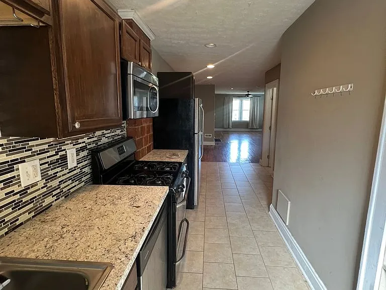 2536 Adams Ave — Photo 12