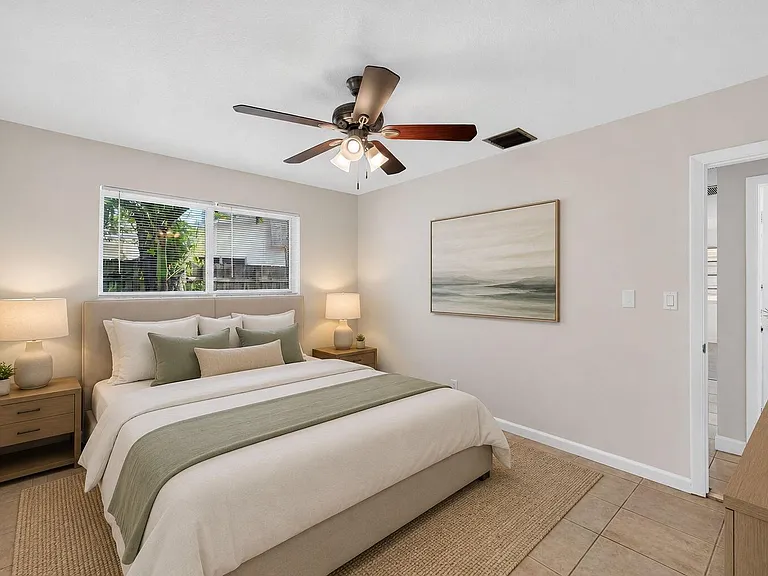 2500 SW 18th Ter #5 — Photo 11