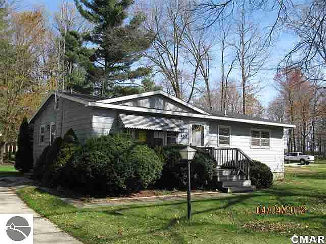 1st image of 832 N Carlson Dr