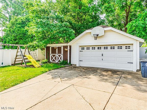 4th image of 214 Crescent Dr