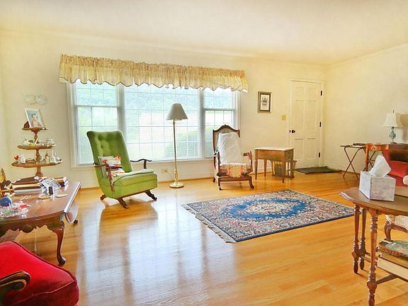 4th image of 111 Daleview Dr