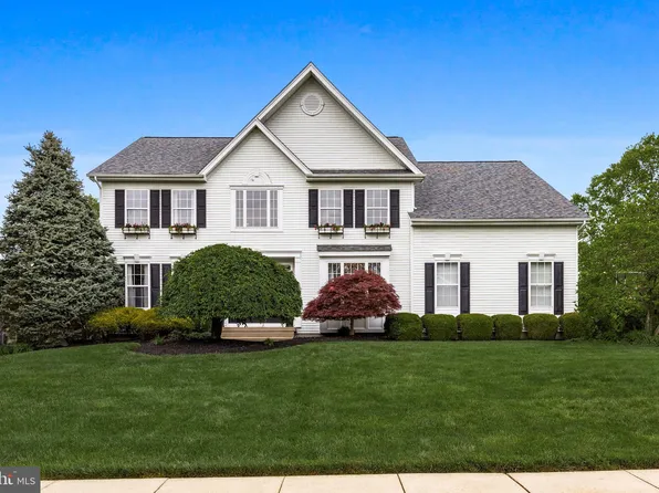 23 Sheffield Dr, Moorestown, NJ 08057