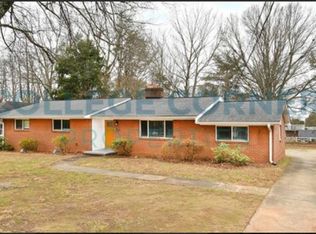 1456 Brookwood Dr, Winston Salem, NC 27106