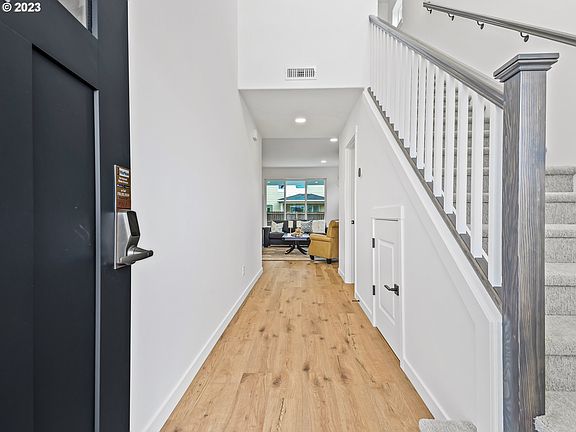 4th image of 3847 SE 7th Ave