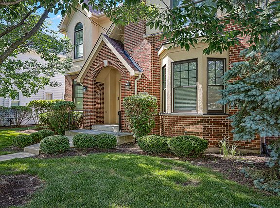 3rd image of 10164 Frankfort Main