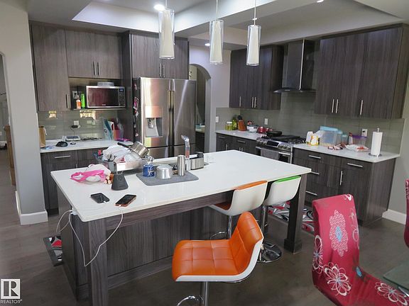 5th image of 3233 Winspear Cres SW
