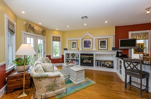 Living area w/ gas fireplace