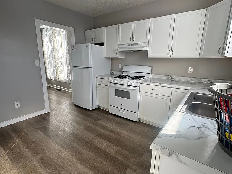 122 W Wiley Ave — Photo 2