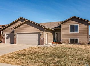 508 Cottonwood Dr, Harrisburg, SD 57032