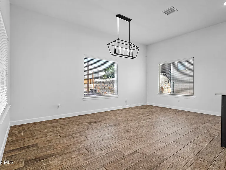 979 Airship Pl — Photo 15