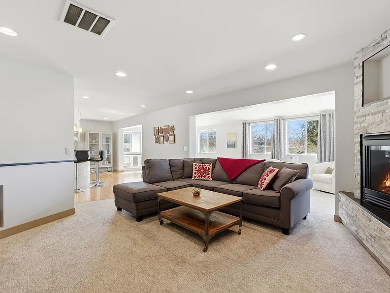 891 N Glencoe St — Photo 10