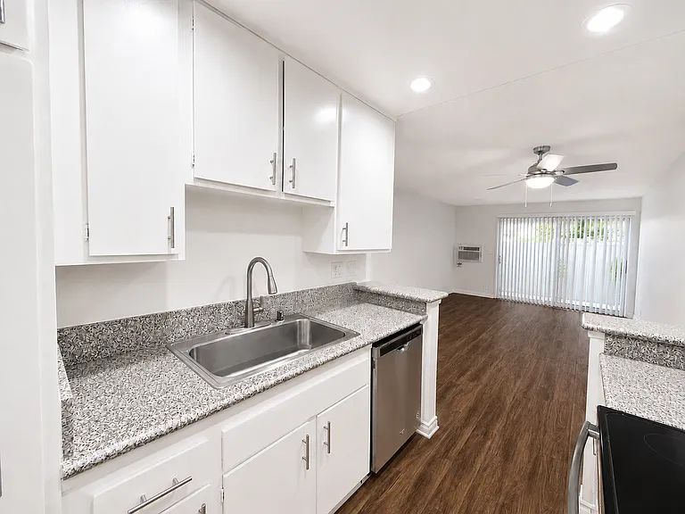 Woodbriar Apartments — Photo 39
