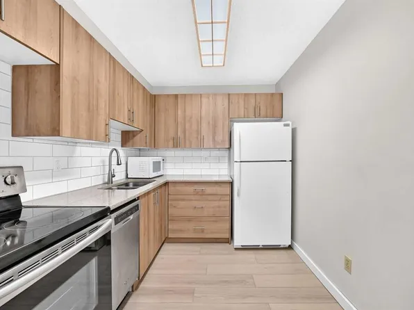 315 E Southampton Dr SW #6102, Calgary, AB T2W 2T6