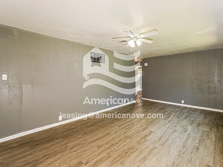 332811_002_living_room_3.jpg