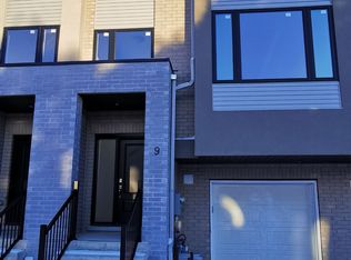 9 Carl Hill Ln, Richmond Hill, ON L4C 5W8