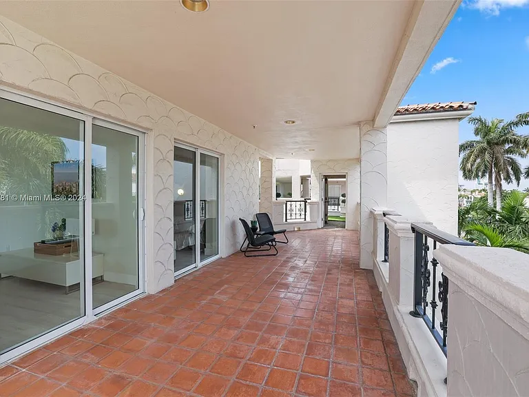 2442 Fisher Island Dr #5402 — Photo 41