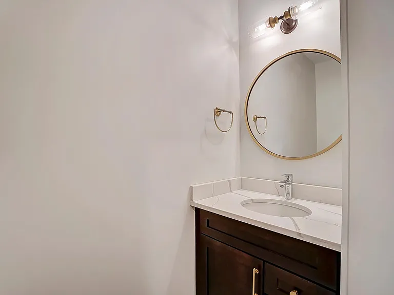 39 E Court St #3 — Photo 15