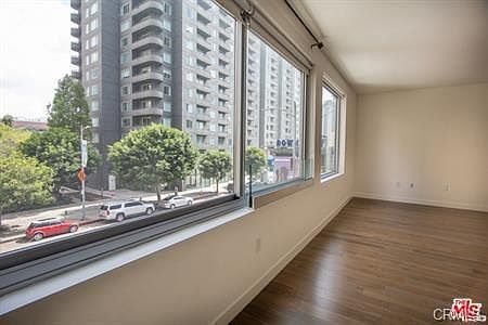 1st image of 901 S Flower St #303